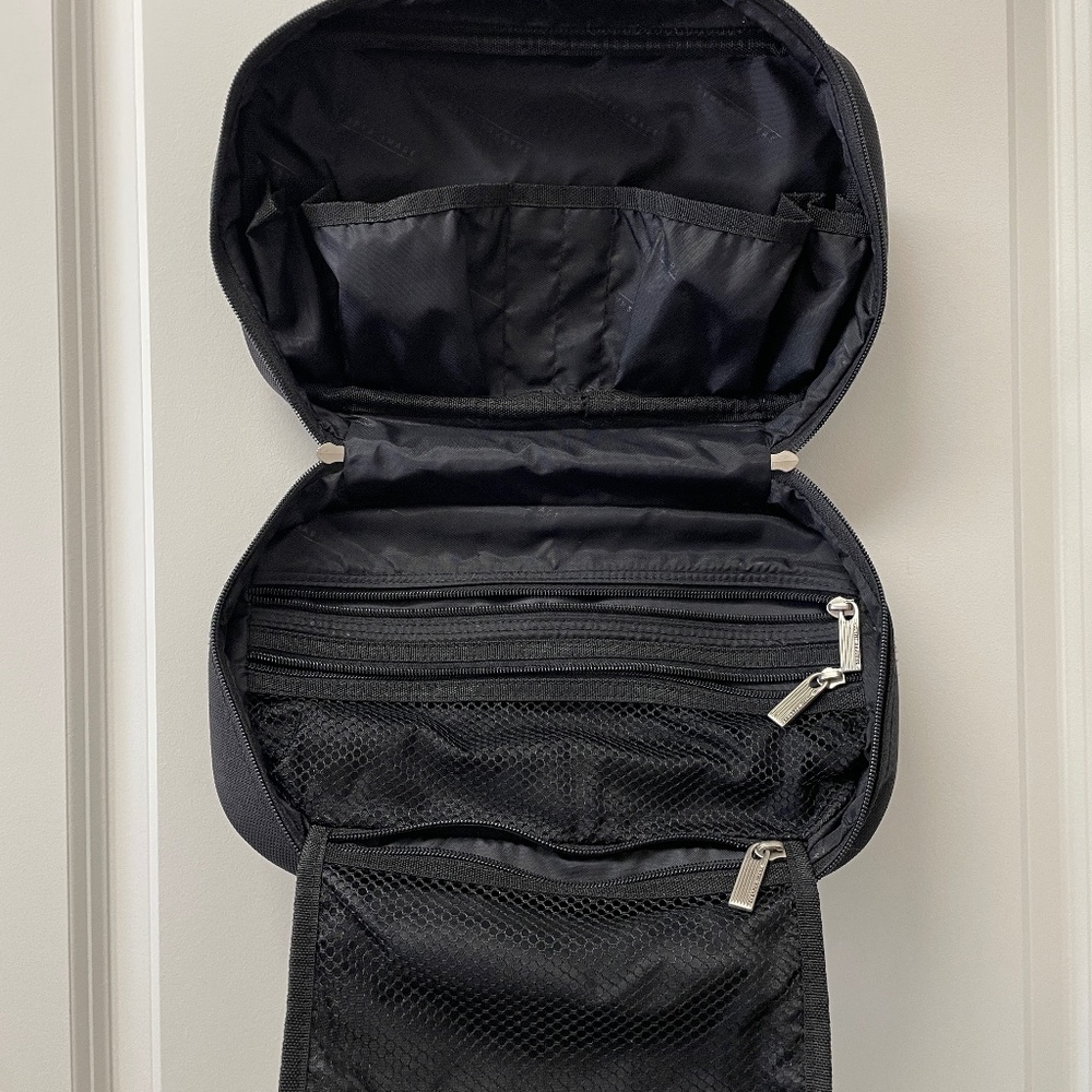 Sharper Image Hanging Travel Toiletry Bag Personal Organizer Cosmetic Black